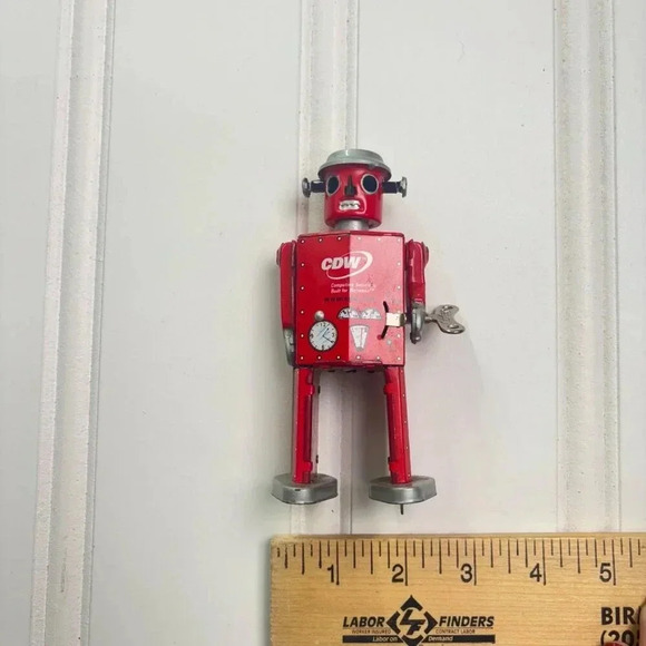 VINTAGE REAR CDW WIND-UP WALKING TIN ROBOT TOY -- works - Picture 15 of 15